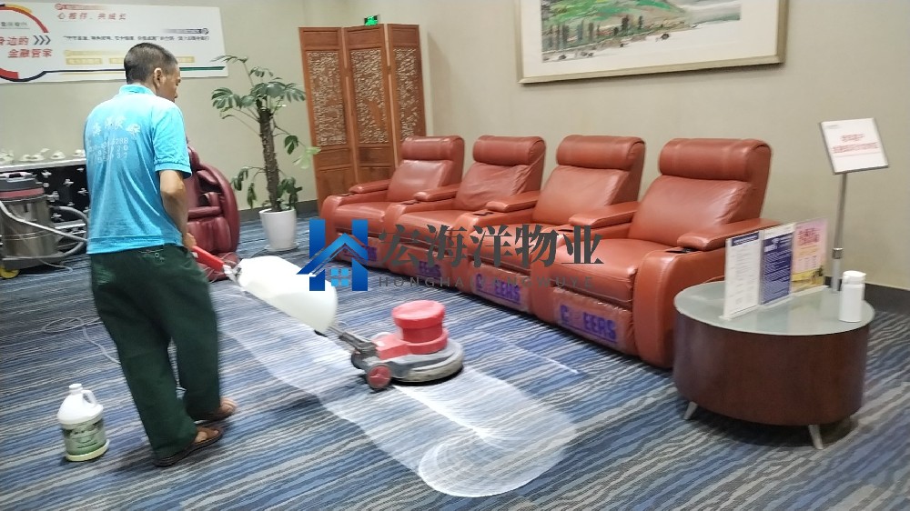 公司地毯如何找專業(yè)公司清洗