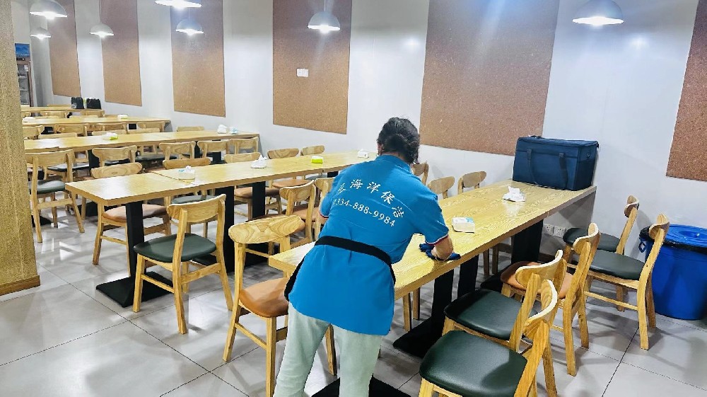 提升小區(qū)整體衛(wèi)生環(huán)境的方法和建議？