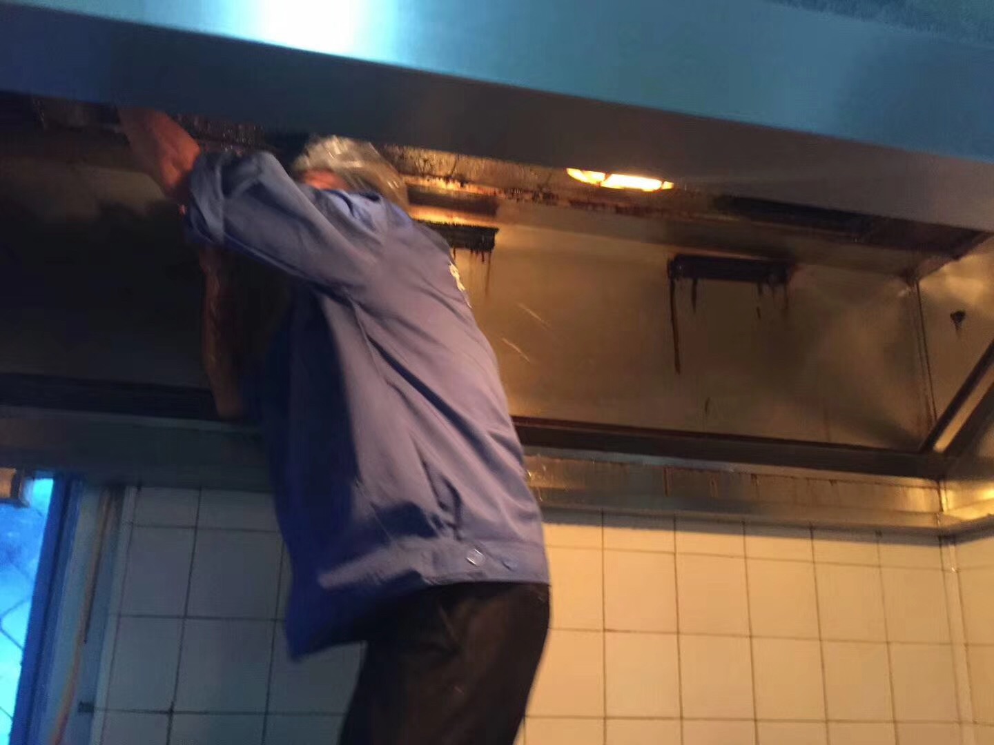 大型煙機(jī)清洗