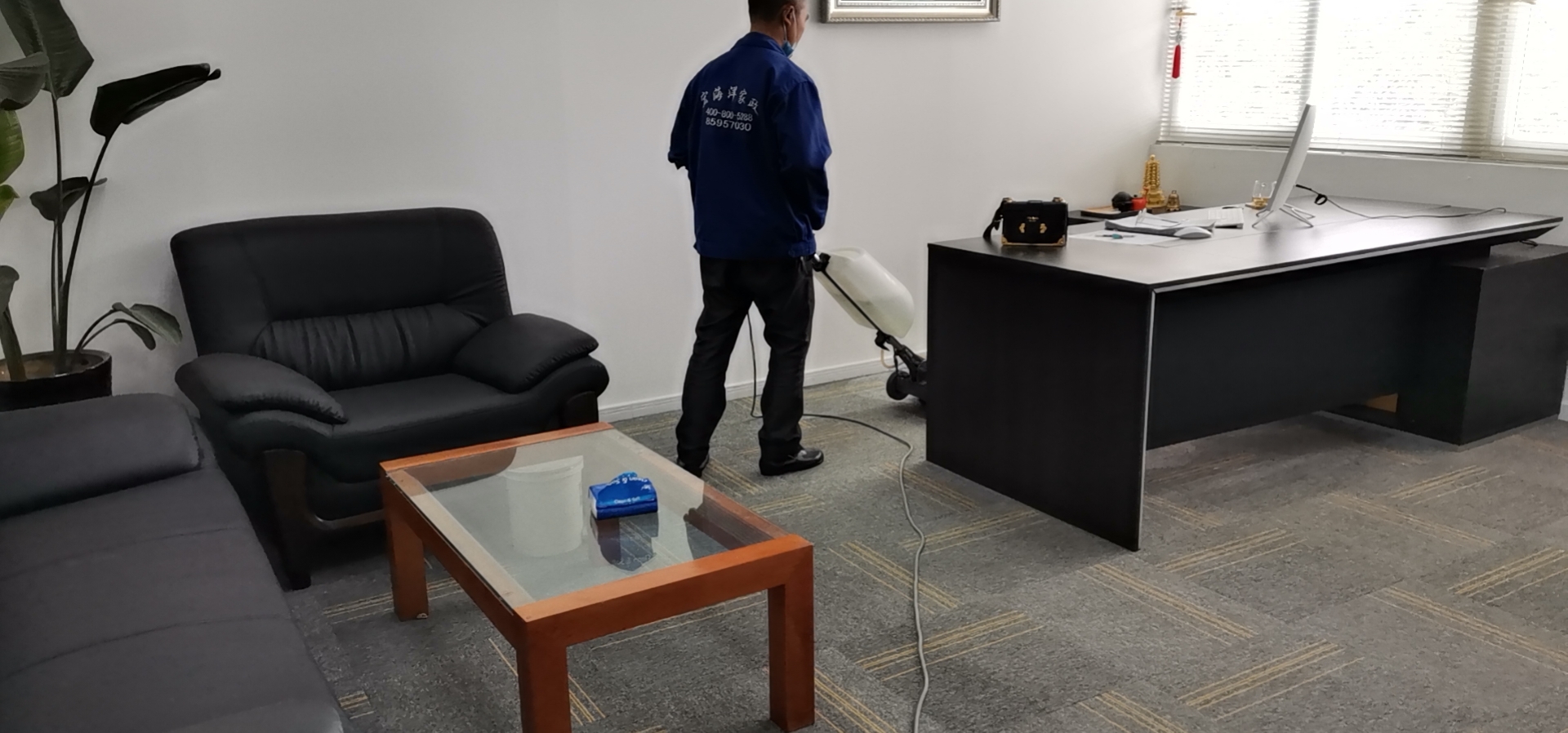 辦公室、會(huì)場(chǎng)地毯清洗