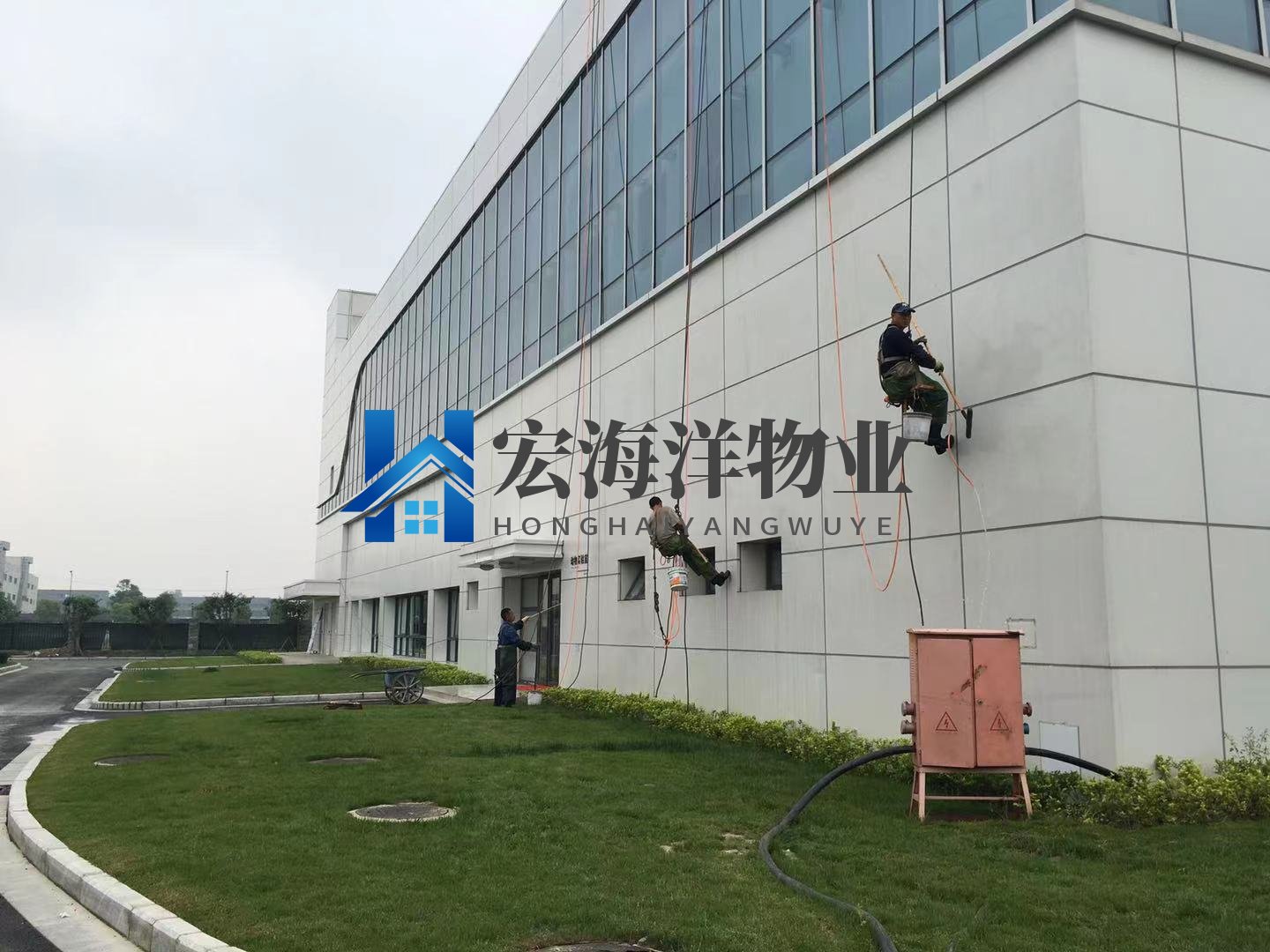 外墻清洗對外墻排水孔應(yīng)該重點清洗