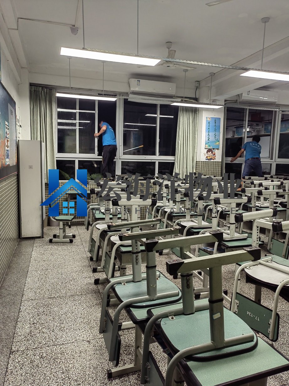 城鎮(zhèn)道路清掃和保潔服務(wù)要求及作業(yè)標(biāo)準(zhǔn)有哪些